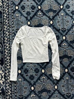 Hollister White Long-Sleeve Scoop Neck Crop Top